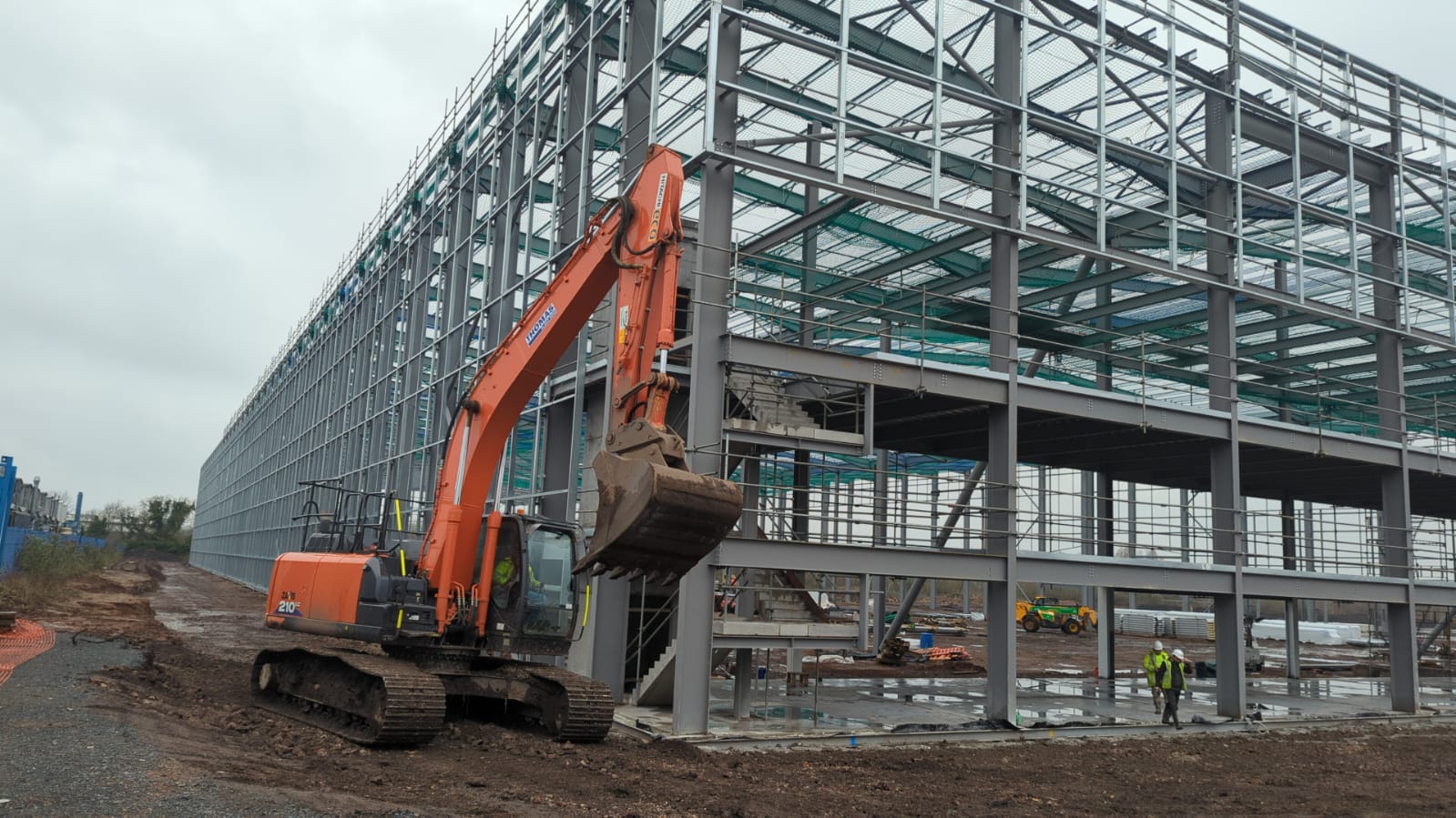 Excavator working alongside the steel frame in Wolverhampton